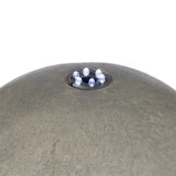 Trafalgar Gartenbrunnen 1,5m LED Fiberglas-Zement 4,5 Kg Ziersteine 9 Trafalgar Gartenbrunnen 1,5m LED Fiberglas-Zement 4,5 Kg Ziersteine -Outdoor Grills Store 10031620 yy 0004 detail Blumfeldt Trafalgar Zierbrunnen Gartenbrunnen Tuff