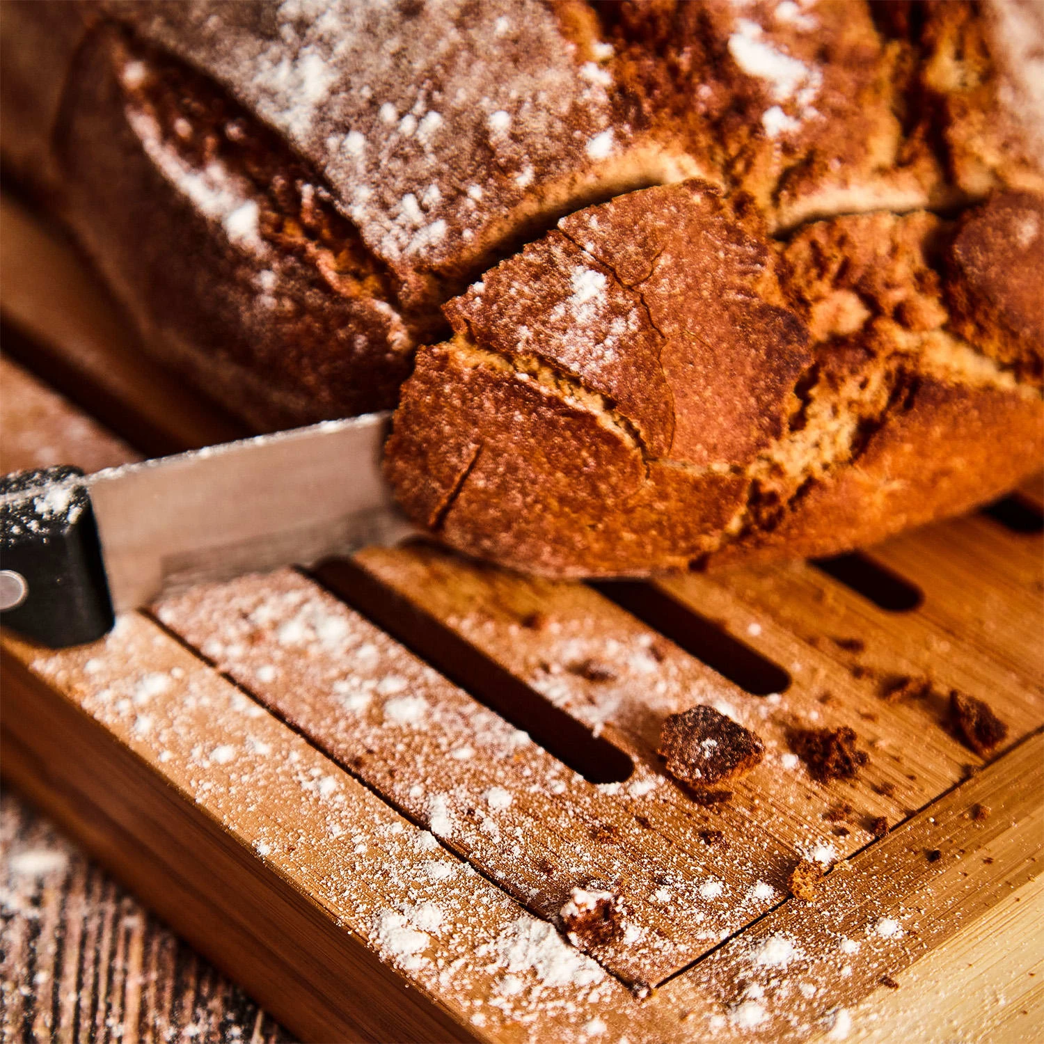 Brotschneidebrett Mit Krümelfach Bambus 38 X 3 X 25,5 Cm (BxHxT) Recycelbar 4 Brotschneidebrett Mit Krümelfach Bambus 38 X 3 X 25,5 Cm (BxHxT) Recycelbar – Bild 4